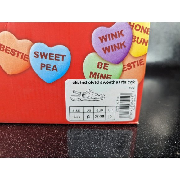 Crocs Classic Clog Fur Lined Sweethearts Red Pink Size J5 Women's Size 7 NIB - Picture 11 of 11